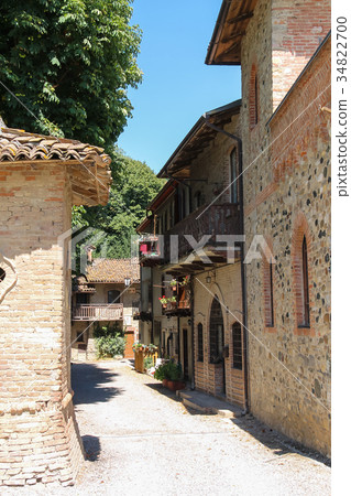 Narrow street of ancient Grazzano Visconti, Italy Narrow street of ancient Grazzano Visconti, Italy 34822700