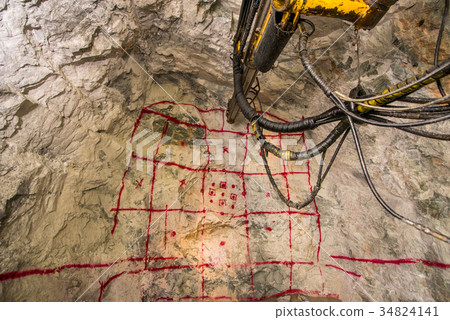 Gold mining underground 34824141