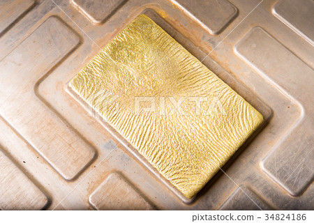 Shiny golden ingot Shiny golden ingot 34824186