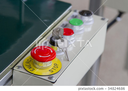 Emergency buttons and other keys on the keys. 34824686