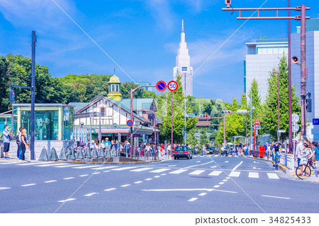 東京原宿站車站前的風景（表參道出口） 34825433