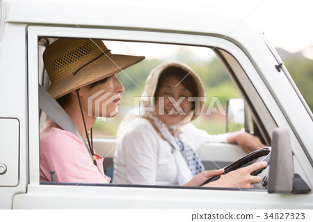 農夫祖母和孫子 34827323