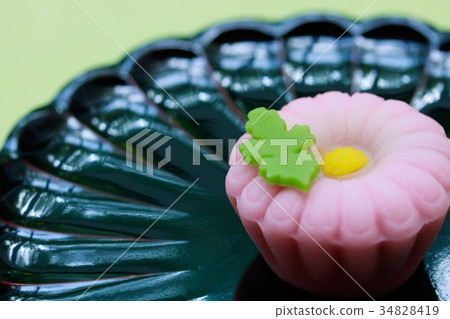 Fresh sweets, chrysanthemum Fresh sweets, chrysanthemum 34828419