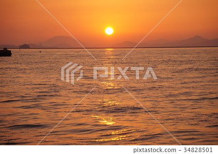 Setting sun 34828501