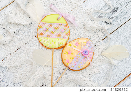 Beautiful glazed Easter cookies 34829812