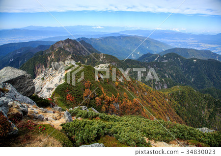 Facing the Northern Alps from the Southern Alps Kaikomagatake of autumn leaves 34830023