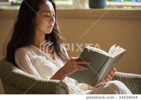 Woman lifestyle relax 34830044