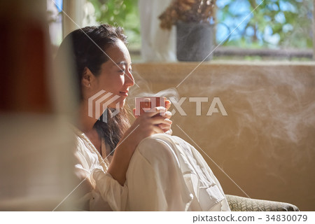Woman lifestyle relax 34830079