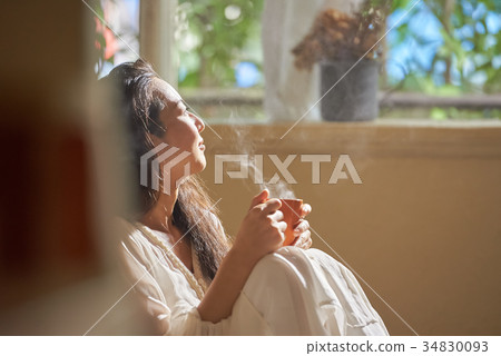 Woman lifestyle relax 34830093