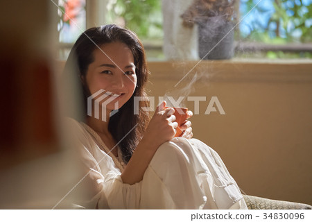 Woman lifestyle relax 34830096