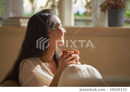 Woman lifestyle relax 34830152