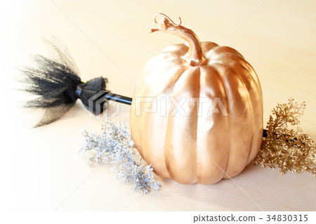Pumpkin in gold 34830315