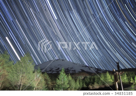Traces of the stars that sink to Mt. Fuji from Sushoguchi fifth junction Traces of the stars that sink to Mt. Fuji from Sushoguchi fifth junction 34831185