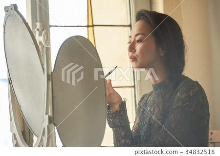Woman lifestyle makeup Woman lifestyle makeup 34832518