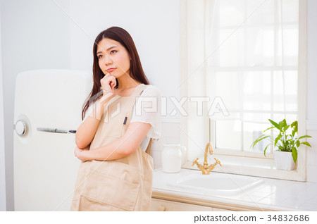 廚房和女士 34832686