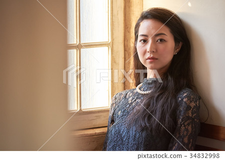 Woman lifestyle relax 34832998