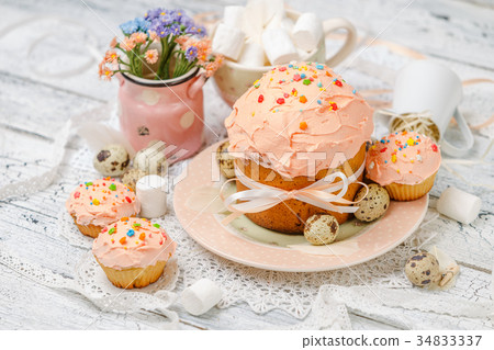 Traditional Easter cake and cupcakes Traditional Easter cake and cupcakes 34833337