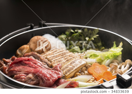 Sukiyaki cooking 34833639