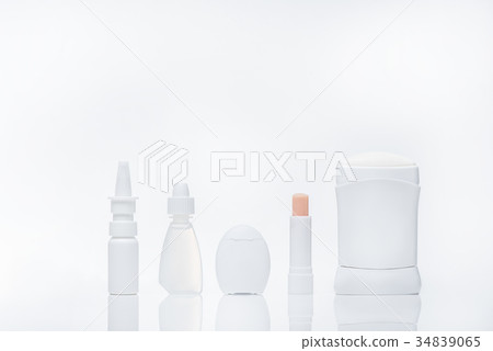 Medical items for maintaining health are on desk 34839065