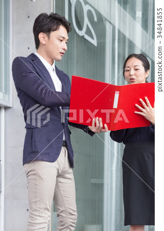 Men and women meeting 34841855