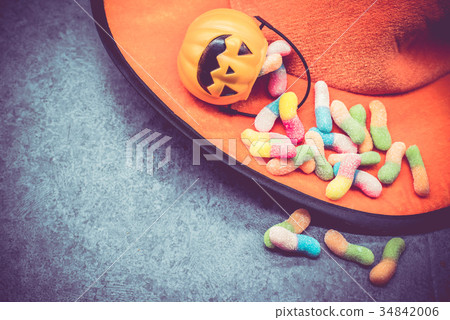 Halloween pumpkin with sweet candy Halloween pumpkin with sweet candy 34842006