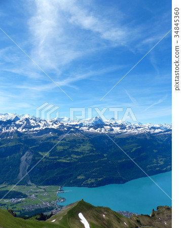 從Rohhorn鐵路山頂駐地的看法 從Rohhorn鐵路山頂駐地的看法 34845360