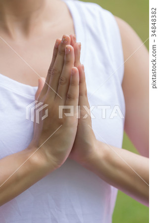 Closeup of beautiful asian women doing yoga 34848382