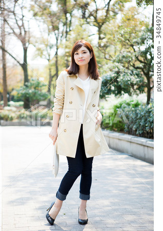 一件風衣的女人 34849745