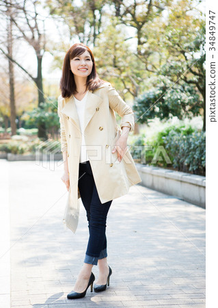 一件風衣的女人 34849747