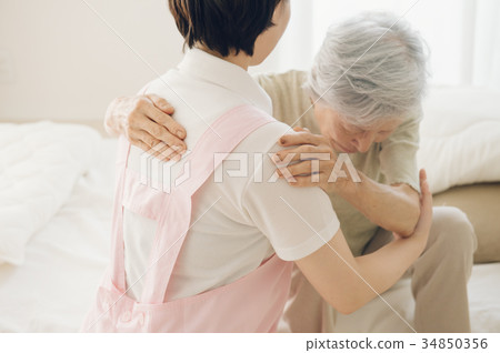 Helper visiting nursing to care for the elderly 34850356