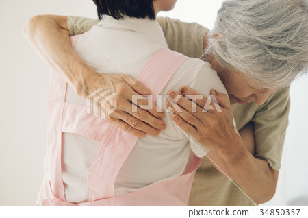 Helper visiting nursing to care for the elderly 34850357