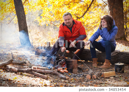 dad with daughter on picnic dad with daughter on picnic 34853454