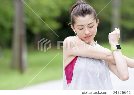 Women training 34856645