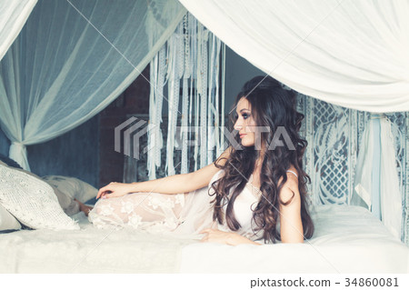 Perfect Glamourus Fashion Model Woman 34860081