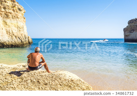 Older man looking away 34861732