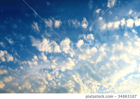 Blue sky and clouds (Circle clouds, sheep clouds, sardine clouds, etc.) 34863187
