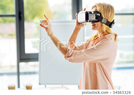 Profile photo of pretty girl that being in office Profile photo of pretty girl that being in office 34863326
