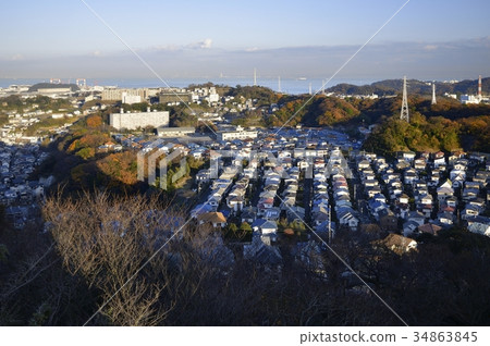 Residential area of Yokosuka City and Tokyo Bay 34863845