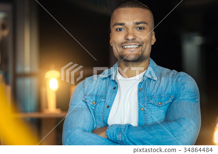 Confident man looking straight at camera 34864484