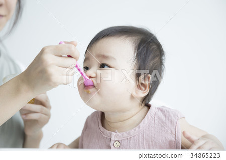 Mom and baby 34865223
