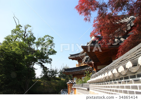 Korean traditional house and fence 34865414