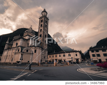 Church of Our Lady of Tirano / Santuario Madonna di Tirano 34867960
