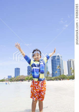 熱帶海灘和男孩 34868365