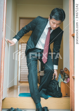 company employee, office worker, salaryman 34871142
