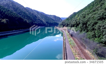 The Kumama River of the three major Japanese torrents in Kumamoto Prefecture The scenery of a steam locomotive running along the Kumagawa River and 34871505