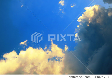  藍天和雲彩 34874797