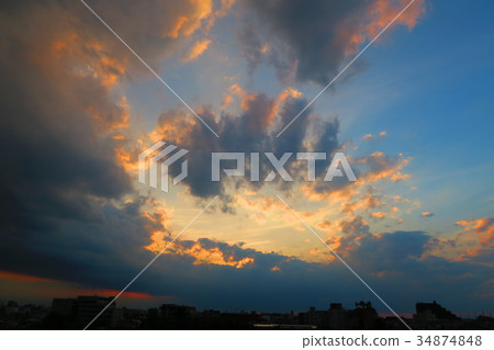 Sunset sky in Kawaguchi City, Saitama Prefecture (dark clouds, black clouds) 34874848