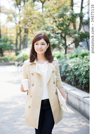 女人出去城市 女人出去城市 34875116