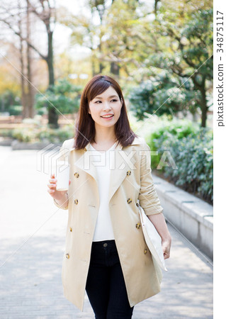 女人出去城市 34875117