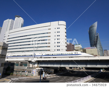 名古屋站新幹線附近的太鼓人行天橋，穿越太鼓Do裡模式學園螺旋塔的風景 34875919
